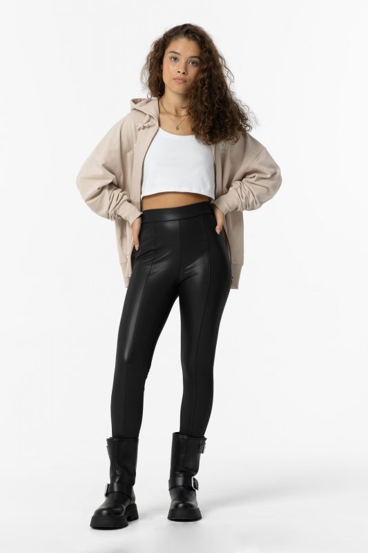 LEGGING NEGRO EFECTO PIEL CHICA 10057056 000 4 LEGGING NEGRO EFECTO PIEL CHICA 10057056_000