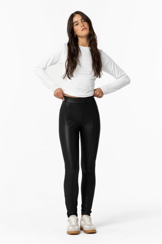 PANTALÓN NEGRO EFECTO PIEL MUJER 10056380_000