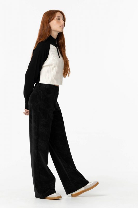 PANTALON NEGRO WIDE EFECTO PIEL CHICA 10057060_000