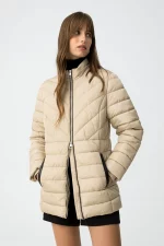 ABRIGO ACOLCHADO BEIGE CAPUCHA MUJER 10061996_134