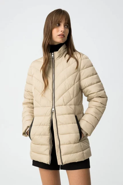 ABRIGO ACOLCHADO BEIGE CAPUCHA MUJER 10061996_134