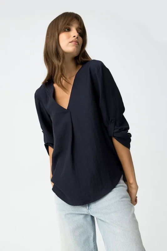 BLUSA ESCOTE PICO AZUL MARINO MUJER 10062270 798 3 BLUSA ESCOTE PICO AZUL MARINO MUJER 10062270_798