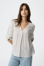 BLUSA ESCOTE PICO RAYAS MUJER 10062270_110