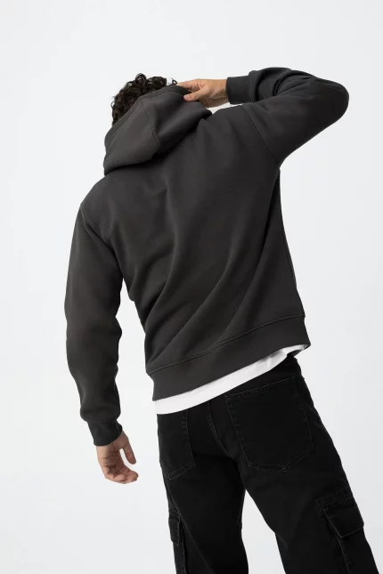 SUDADERA CON CAPUCHA GRIS CHICO 10061839 097 2 SUDADERA CON CAPUCHA GRIS CHICO 10061839_097