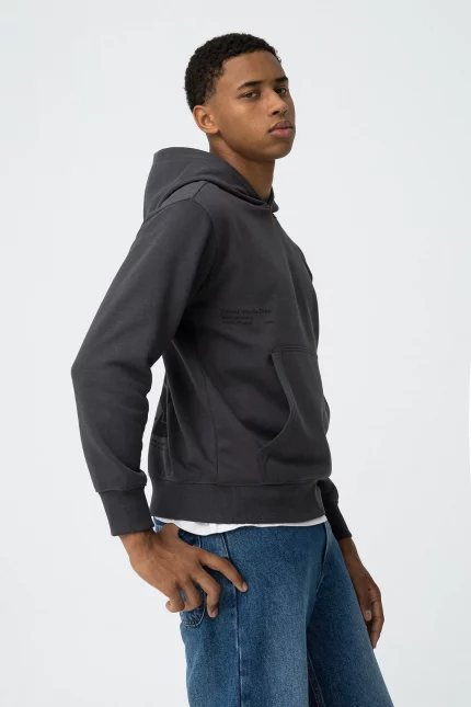 SUDADERA STREETWEAR CON CAPCUCHA GRIS CHICO 10062417_048