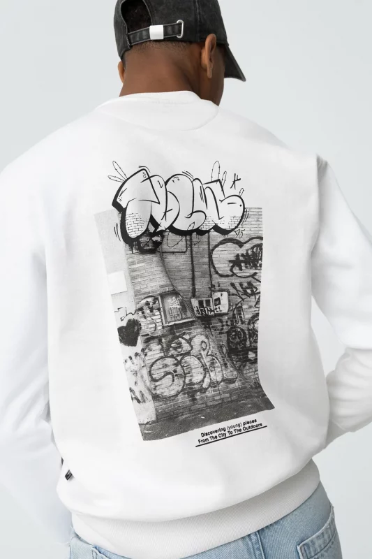 SUDADERA STREETWEAR SIN CAPUCHA BLANCA CHICO 10062420 001 7 SUDADERA STREETWEAR SIN CAPUCHA BLANCA CHICO 10062420_001