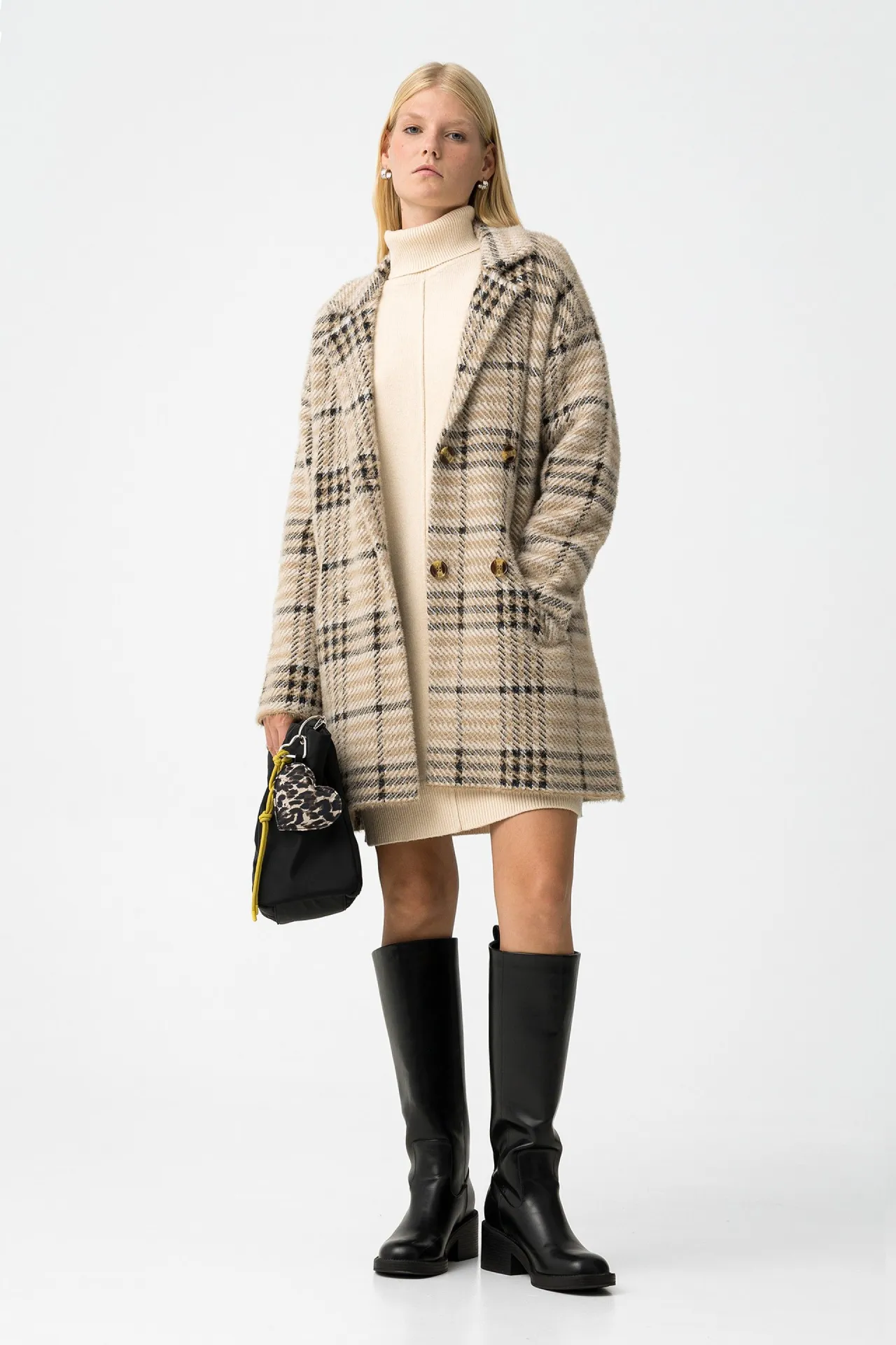 ABRIGO CUADROS BEIGE MUJER 10062470 (3) ABRIGO CUADROS BEIGE MUJER 10062470