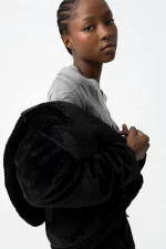 ABRIGO PELO NEGRO CHICA 10062701