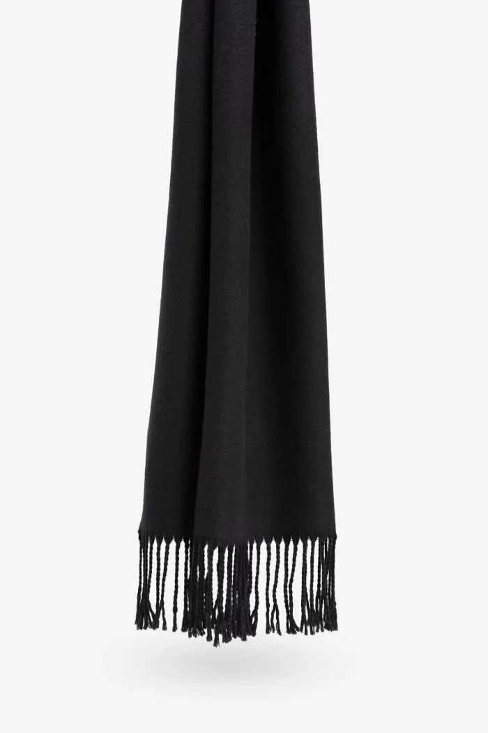 BUFANDA REVERSIBLE CON FLECOS AZUL MARINO HOMBRE 10062628 (1) BUFANDA AZUL MARINO flecos HOMBRE 10062628 (3)