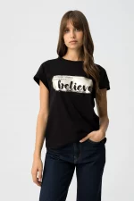 CAMISETA ESTAMPADO METALIZADO NEGRA MUJER KIRA 10064148_000