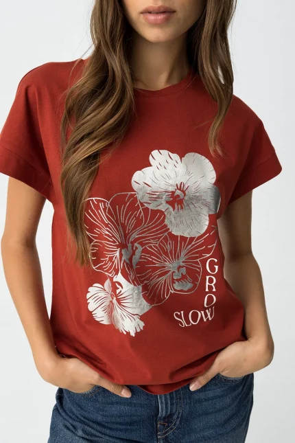 CAMISETA ESTAMPADO METALIZADO ROJA MUJER KIRA 10064148 447 2 CAMISETA ESTAMPADO METALIZADO ROJA MUJER KIRA 10064148_447