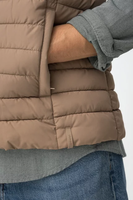 CHALECO ACOLCHADO BEIGE HOMBRE 10061880 180 2 CHALECO ACOLCHADO BEIGE HOMBRE 10061880_180