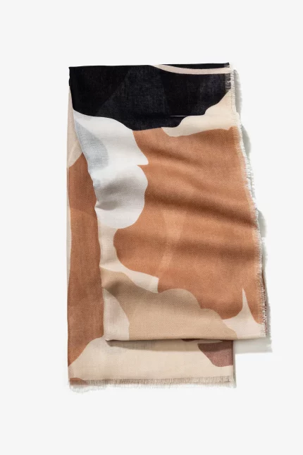 FULAR BEIGE MUJER 10064222 3 en Brunos Moda