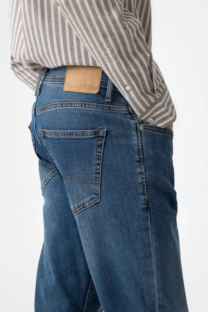 VAQUERO REGULAR FIT LAVADO MEDIO HOMBRE 10063580_M1032