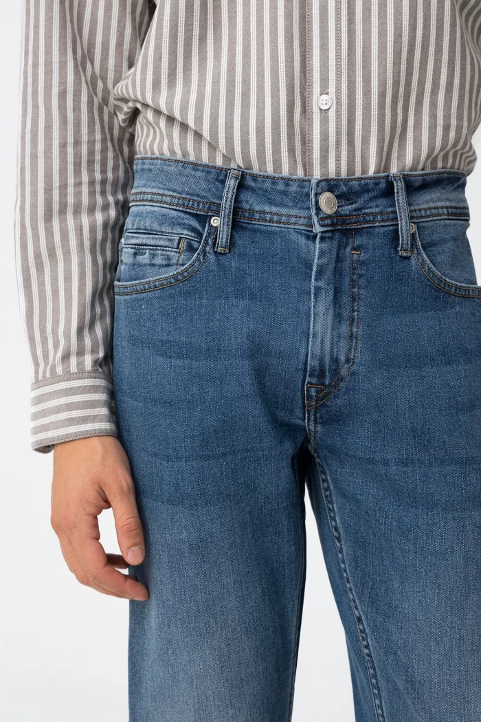 VAQUERO REGULAR FIT LAVADO MEDIO HOMBRE 10063580_M1032