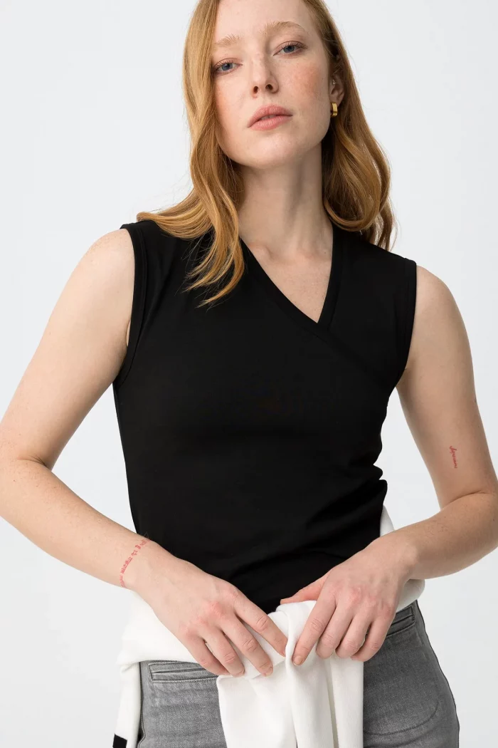 TOP ESCOTE NEGRO CRUZADO MUJER 10066002_000 BRUNOS TIFFOSI