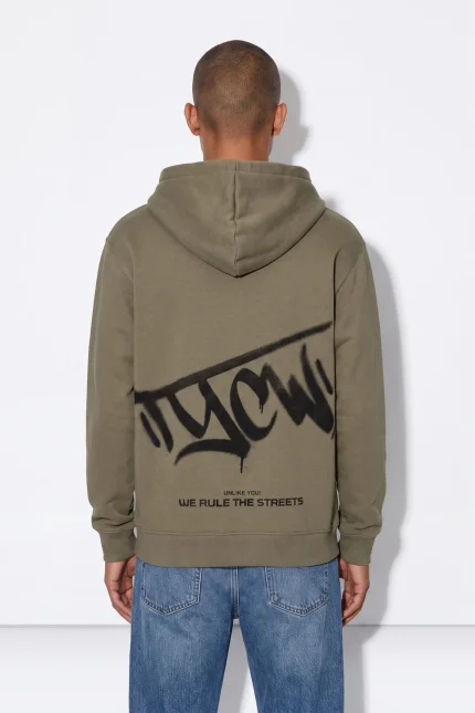 SUDADERA BEIGE CAPUCHA GRAFFITI HOMBRE 10066892 160 TIFFOSI BRUNOS 3 SUDADERA BEIGE CAPUCHA GRAFFITI HOMBRE 10066892_160 TIFFOSI BRUNOS (2)